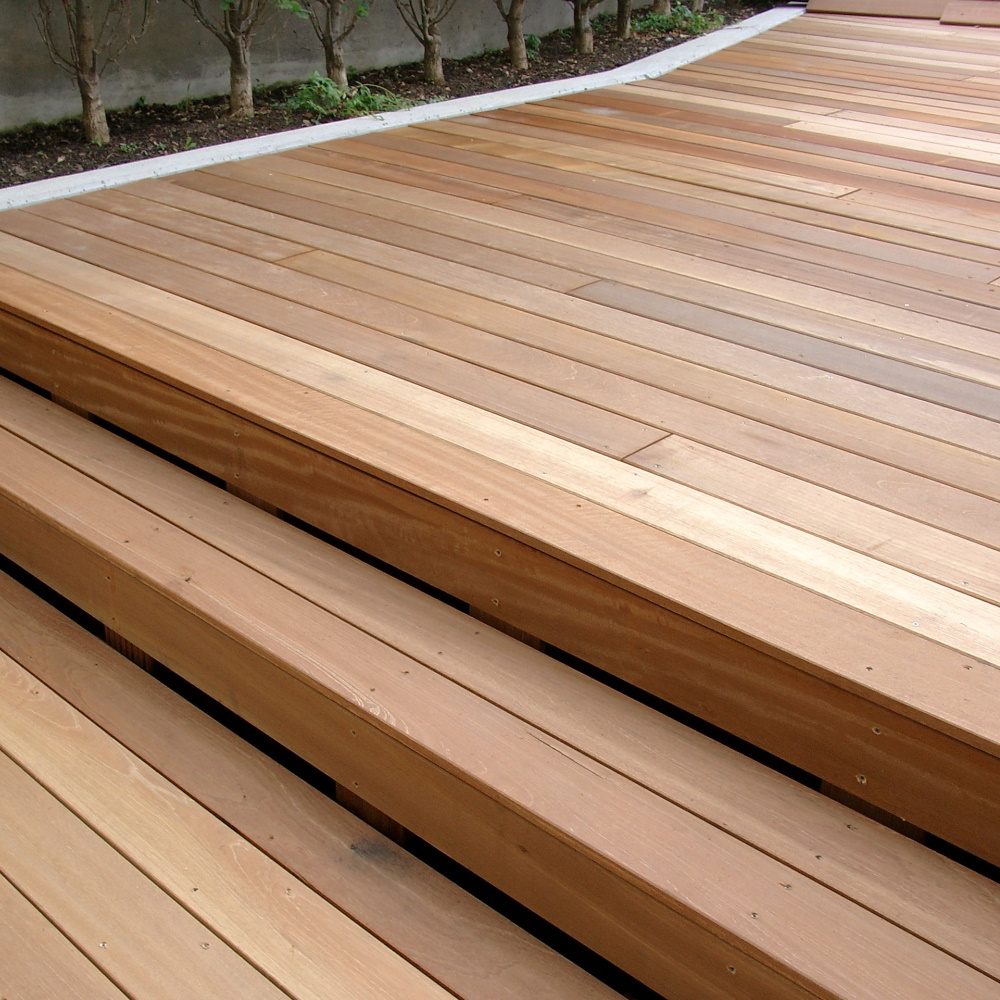 Escalier extérieur metal avec marches bois exotique